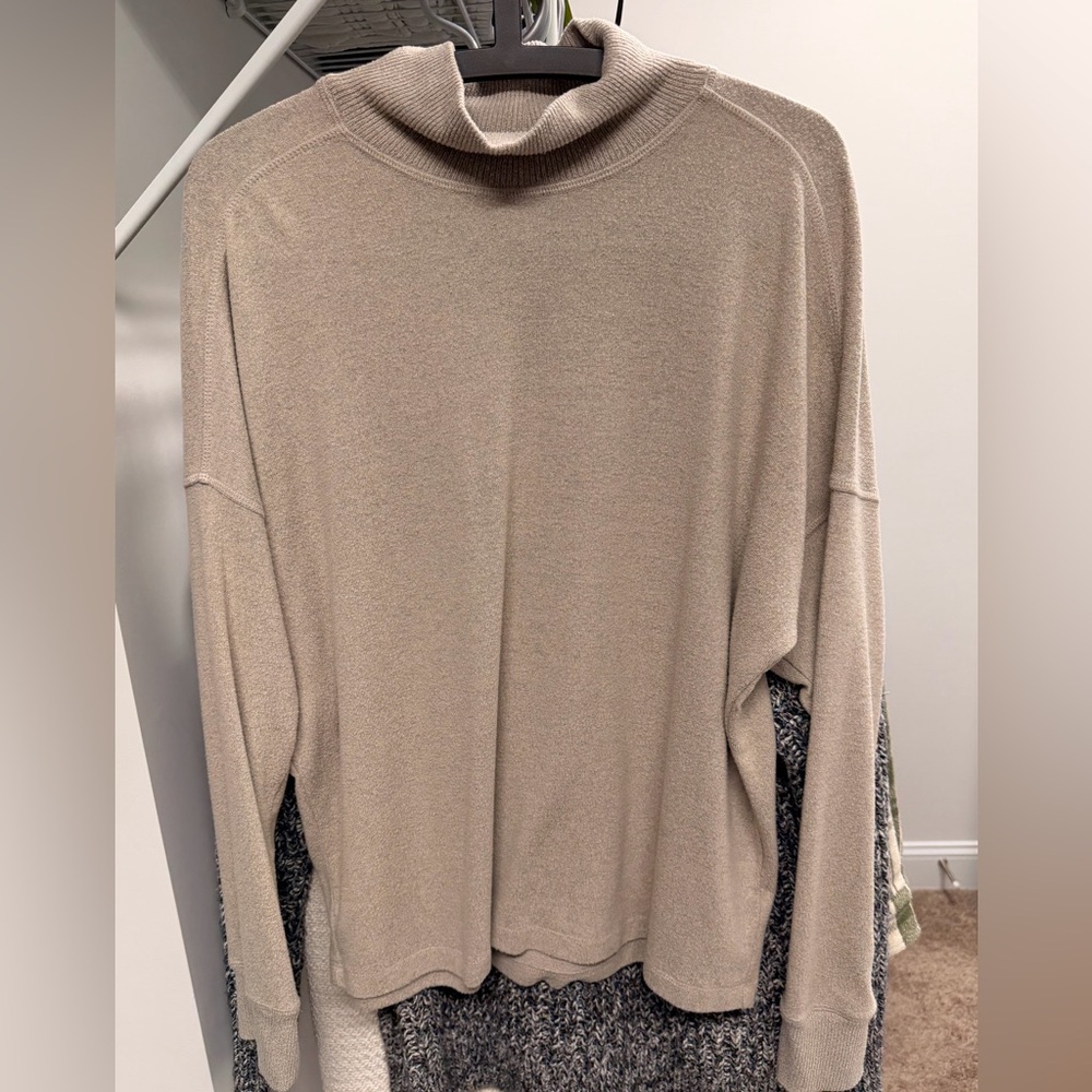 Be cool Los Angeles, soft taupe mock turtleneck sweater